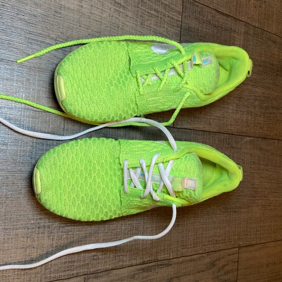 NIKE SHOES - Picture 3 of 5